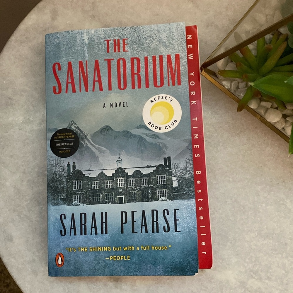❄️The Sanatorium - Paperback